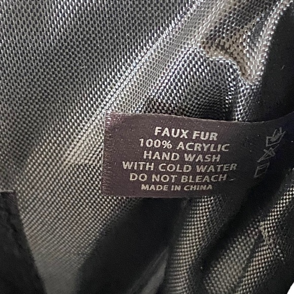 Heimish Atlantic Fashion Faux Fur Purse with Goldtone chain strap New wi… - Picture 5 of 6